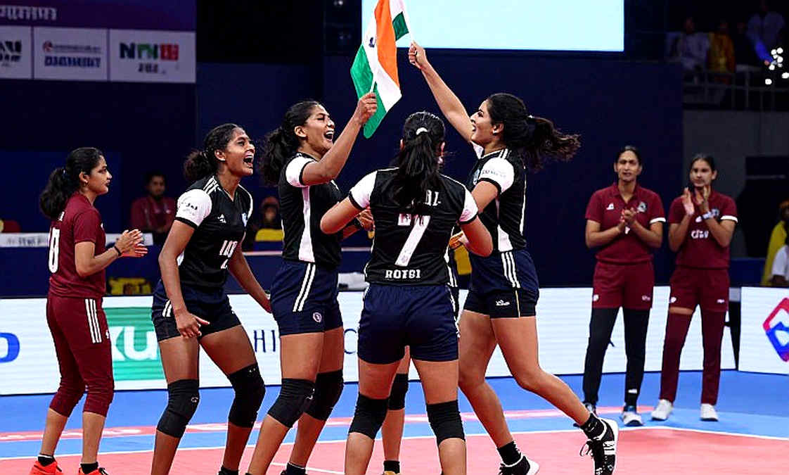 হাই-ফ্লায়ার পবনের ছয় ফুট লাফ আর খতিয়ানের যে কলাম কেউ ছাপে না