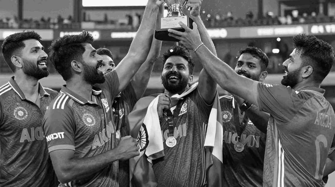পুরনো বলের হিসাব: আহমদজাইয়ের এক চ্যানেল, বাংলাদেশের দুপুর
